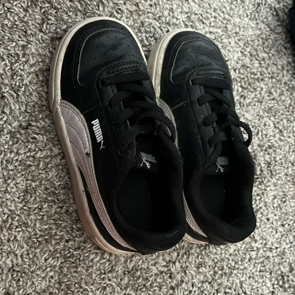 Kids Puma shoes size 8T.